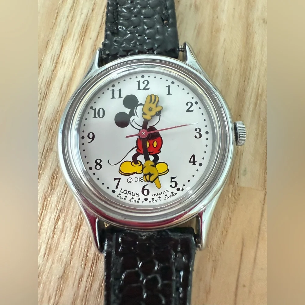 Lorus Disney Mickey Mouse moving arms classic watch NEW BATTERY